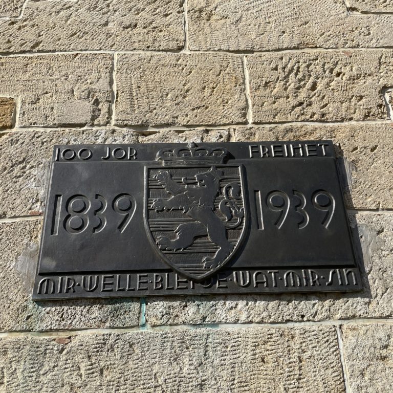 Plaque commémorative des 100 ans du 1er traité de Londres
